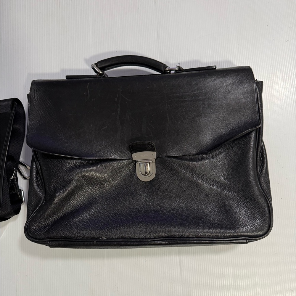 Tumi  Leather‎ Briefcase Expandable Laptop Black 94232D